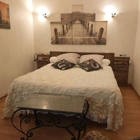 Meuble 3 Etoiles Dans Un Petit Village Du Gers Villecomtal-Sur-Arros Екстериор снимка